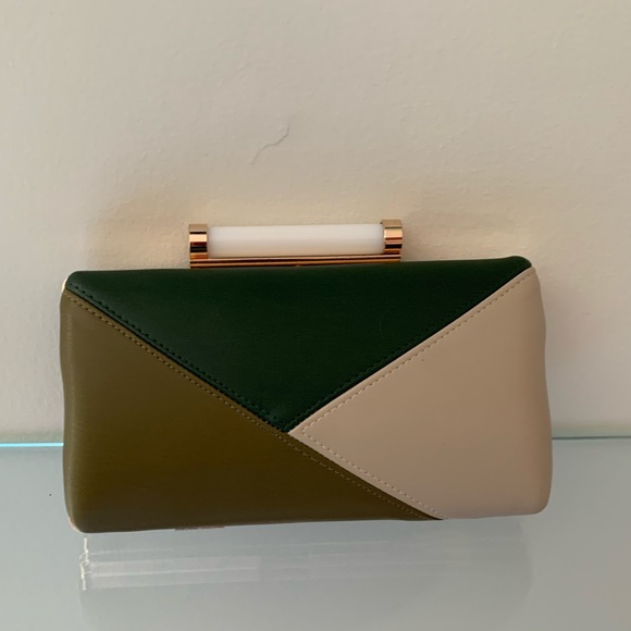 Clutch - Picture 5 of 9